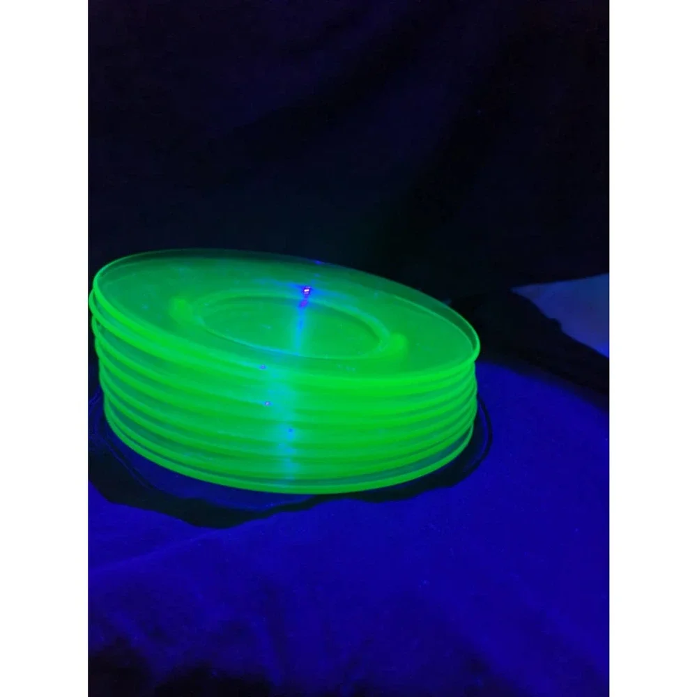 Set of 8 Vaseline glass plates